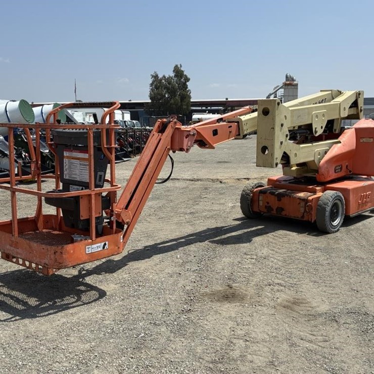 2012 JLG E400AJPN