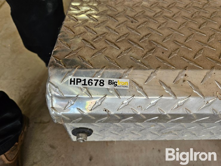 husky-aluminum-pickup-toolbox-image-17