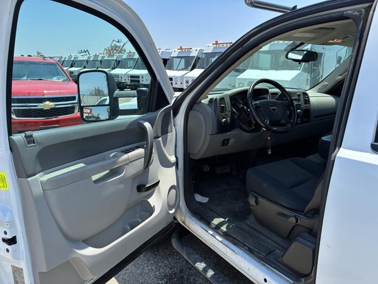2012-gmc-2500hd-image-14