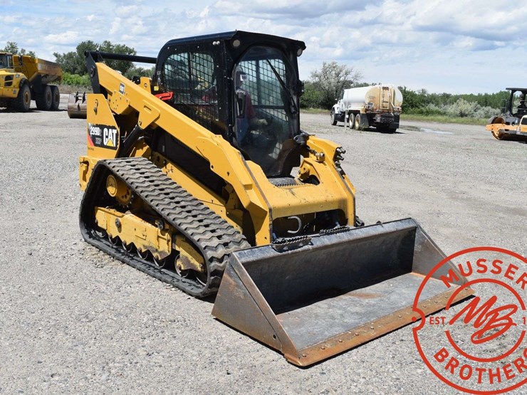 2016-caterpillar-d2-image-13