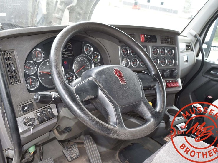 2016-kenworth-t880-image-55