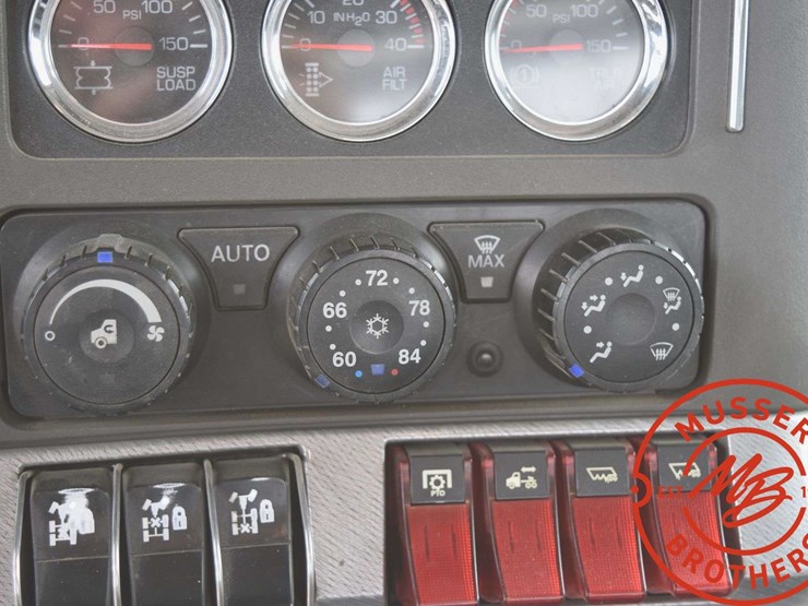 2016-kenworth-t880-image-63