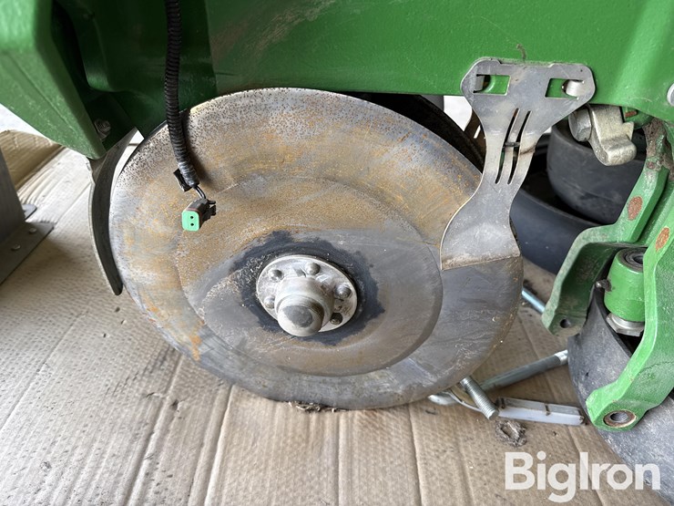 john-deere-planter-row-unit-image-14