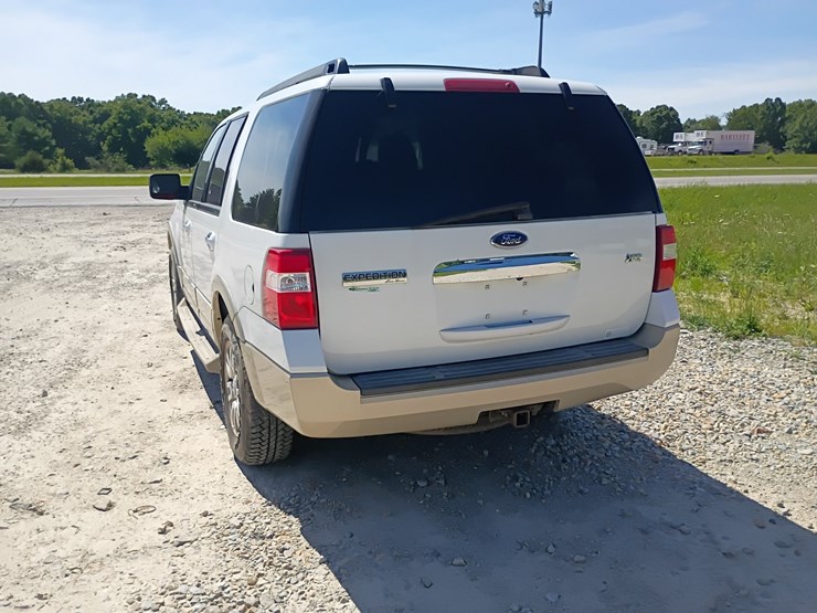 2010-ford-expedition-image-6
