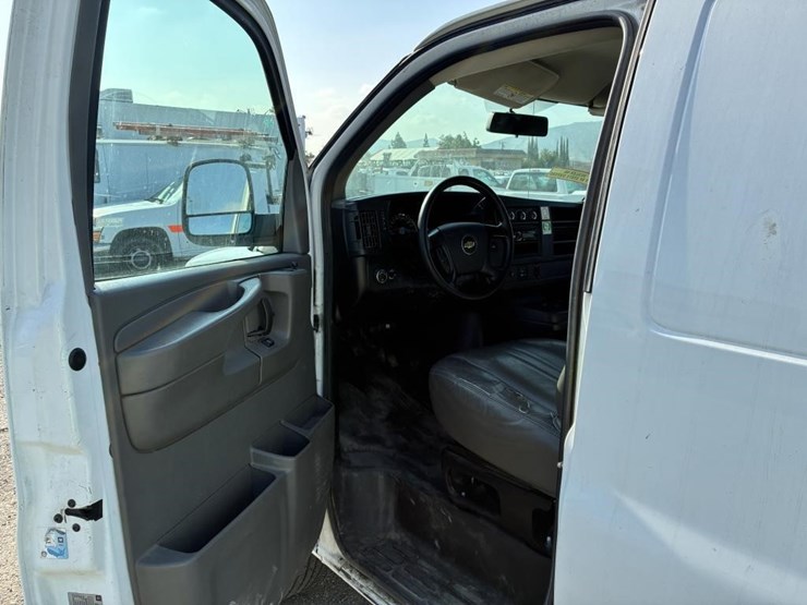 2014-chevrolet-express-3500-image-13