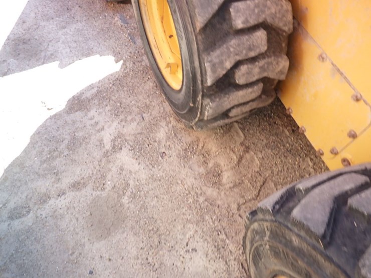 2000-john-deere-250-image-10