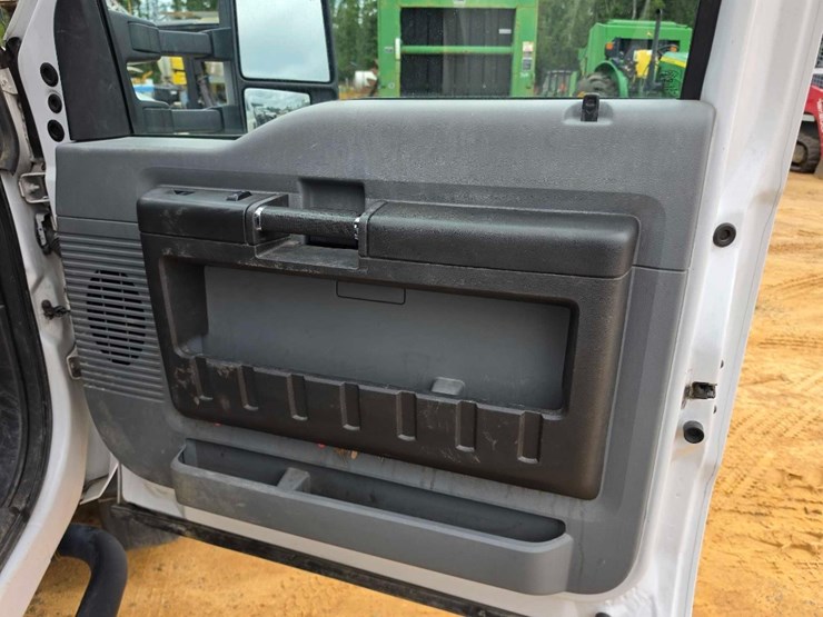2014-ford-f550-image-12