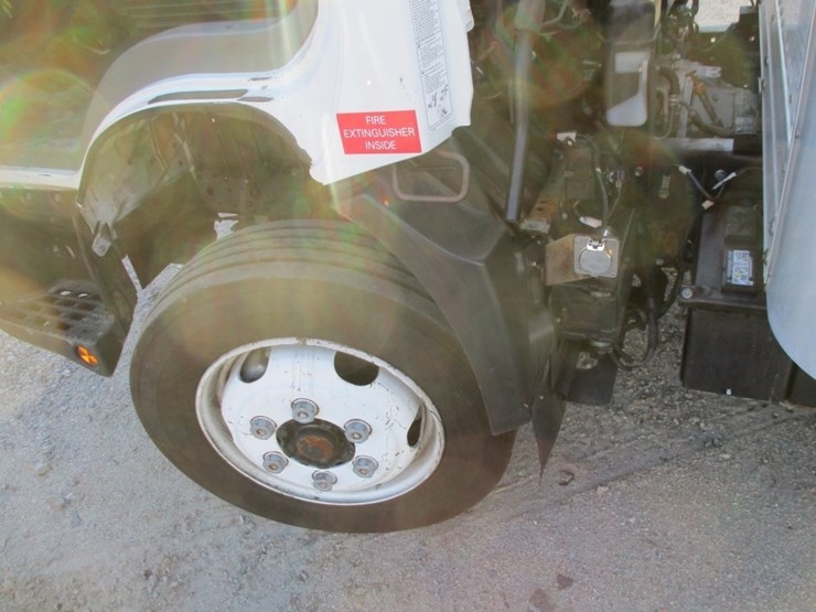 2018-hino-195-image-18