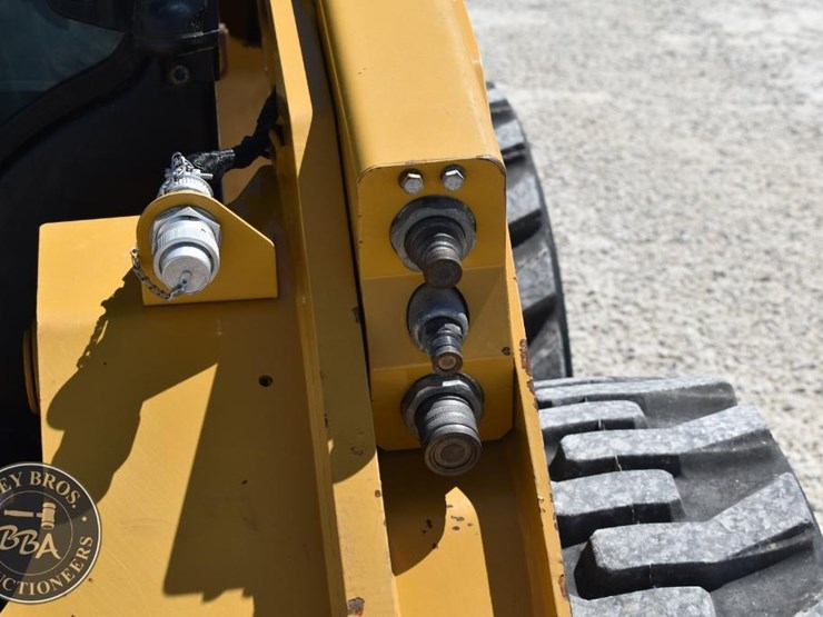 2021-caterpillar-262d3-image-26