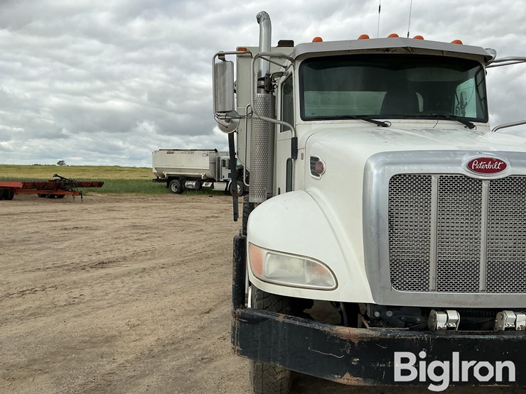 2015-peterbilt-337-image-10