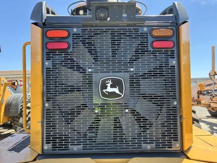 2018-deere-644k-image-15