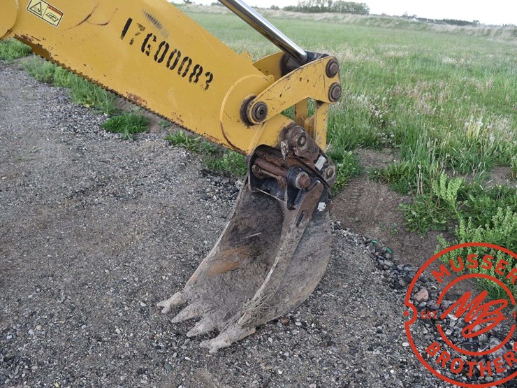 2016-caterpillar-420f2-it-image-50