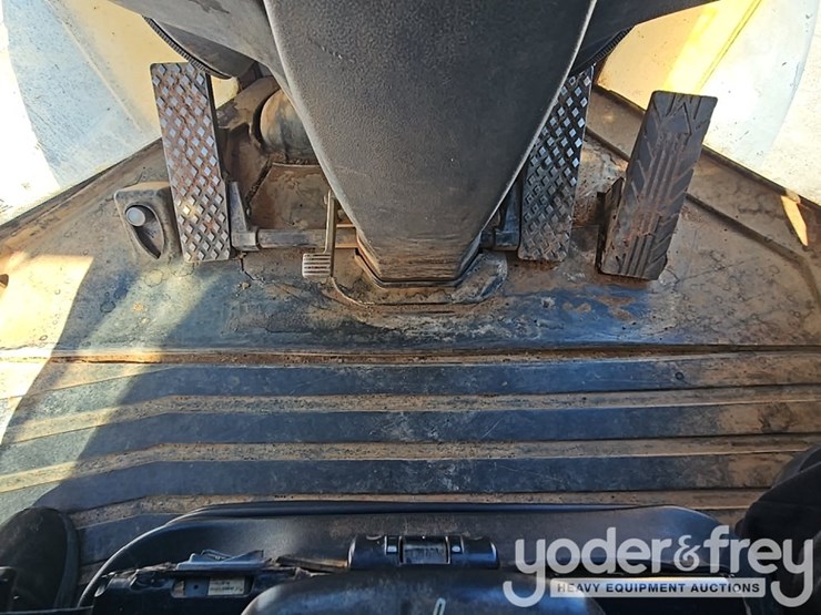 2014-deere-524k-image-29