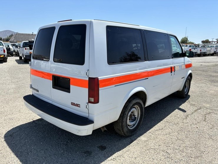 2000-gmc-safari-image-3