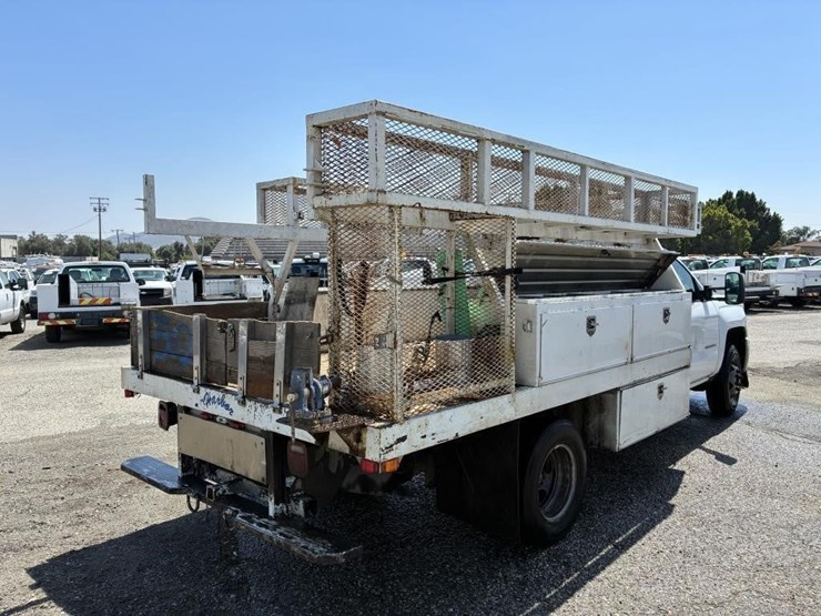 2015-chevrolet-3500hd-image-3