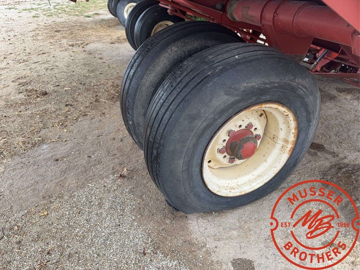 hesston-4820-image-11