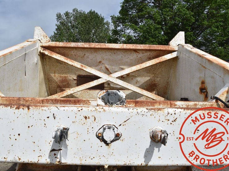 1980-clement-dump-trailer-image-39