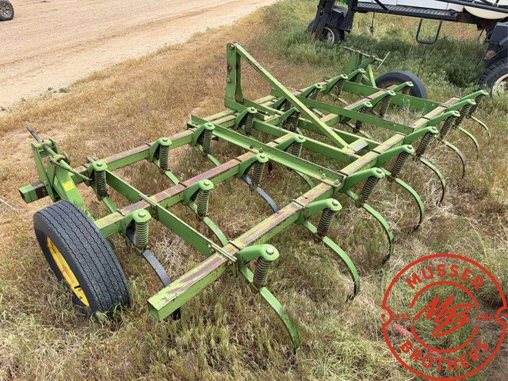 john-deere-12-image-5