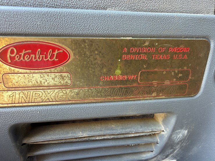 2014-peterbilt-389-image-19