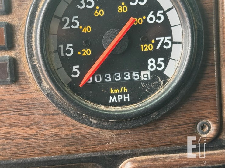1996-freightliner-fld120-image-10
