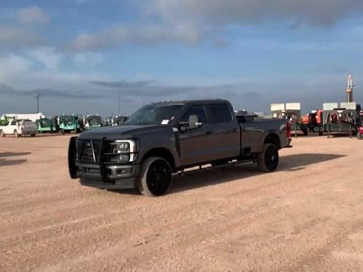 2023-ford-f250-image-2