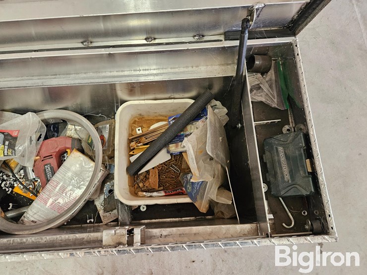 husky-aluminum-pickup-toolbox-image-13