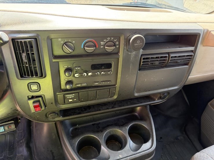 2004-chevrolet-express-2500-image-24