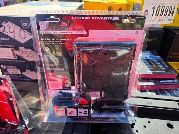2222---milwaukee-m18-5.0-battery-&-charger-image-2