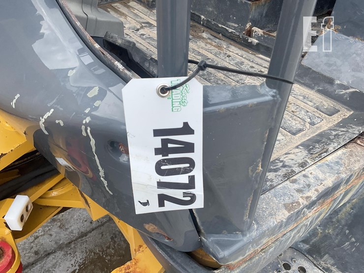 2019-deere-204l-image-18