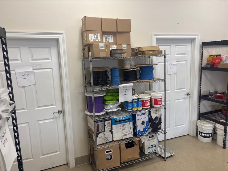 #4010-•-shelving-unit-and-contents-image-3