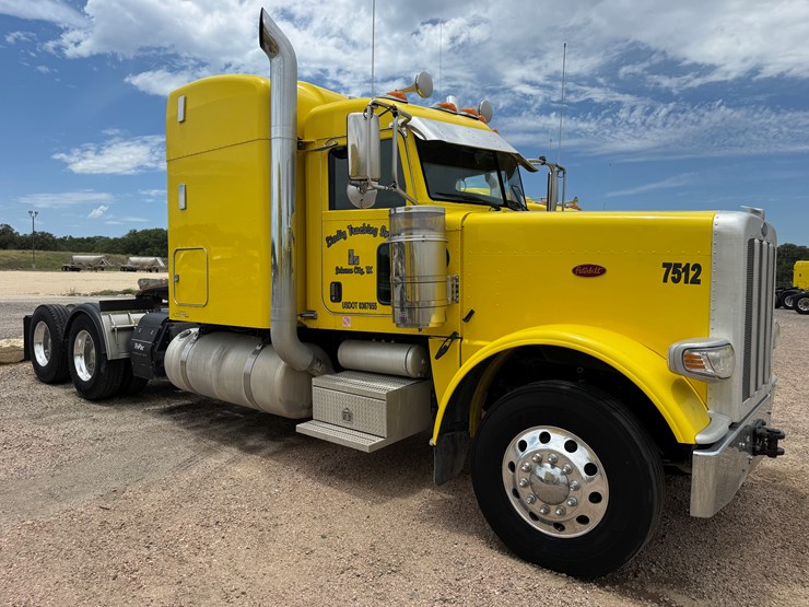 2014-peterbilt-389-image-3
