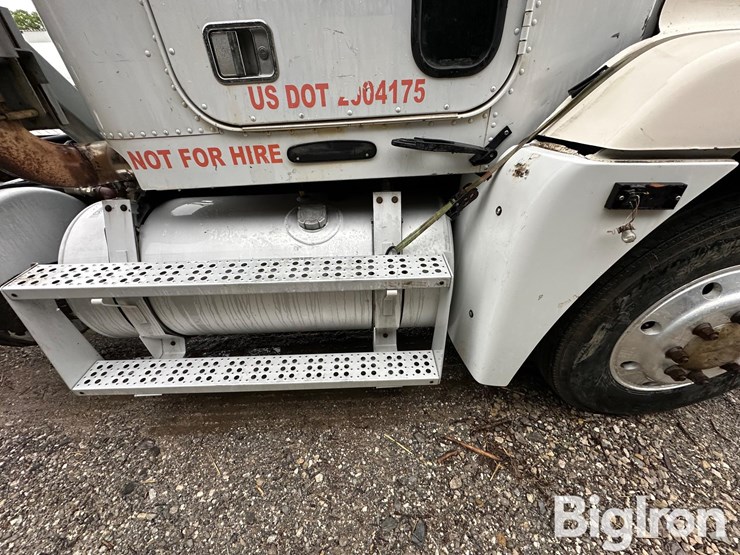1997-freightliner-fld120-image-11