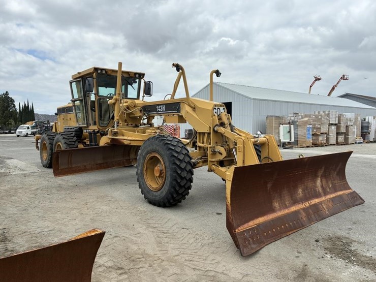 2004-caterpillar-143h-vhp-image-2