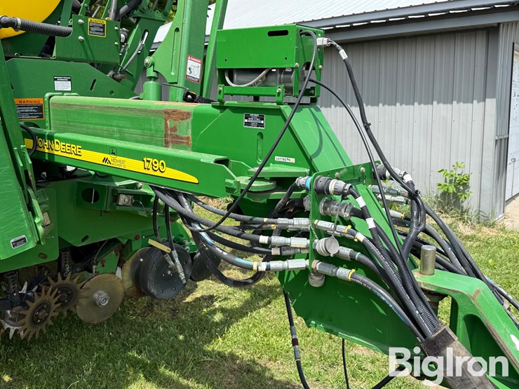 2013-john-deere-1790-ccs-image-13