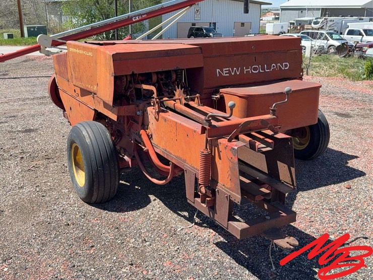 new-holland-320-image-7