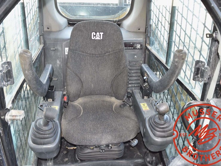 2016-caterpillar-d2-image-44