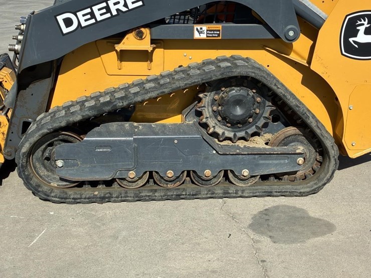 2023-deere-317g-image-9