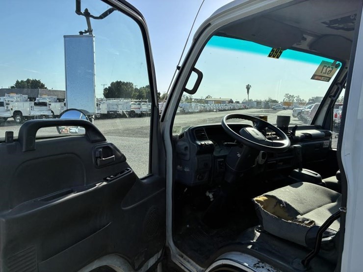 2005-isuzu-nqr-image-9