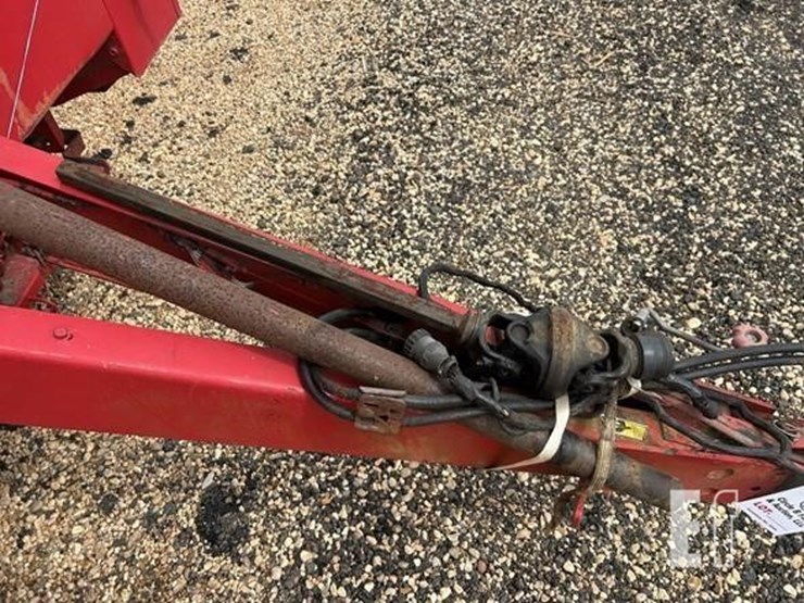 massey-ferguson-1756-image-12