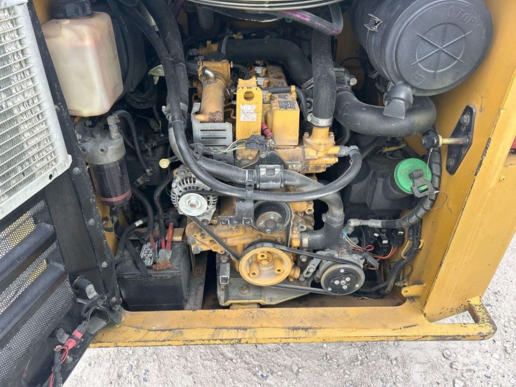 2013-caterpillar-277d-image-8