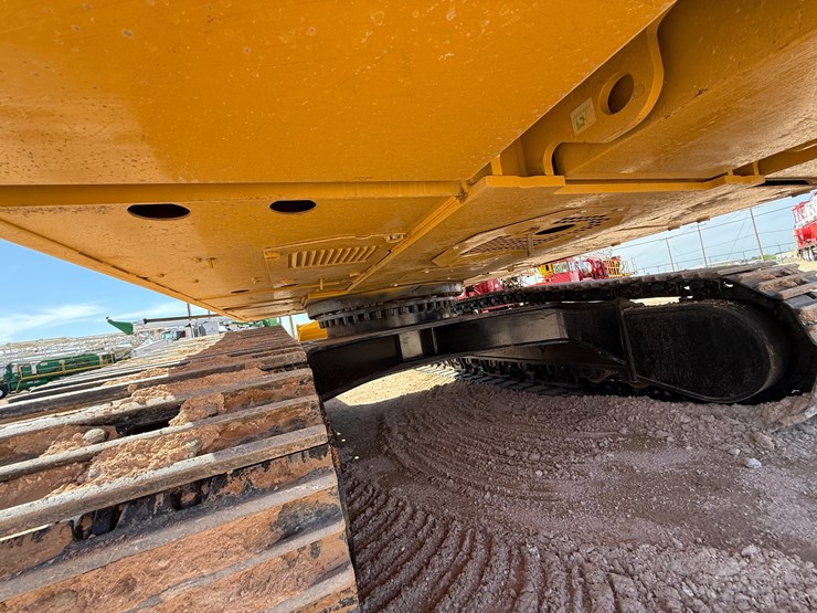 2023-caterpillar-330-image-31