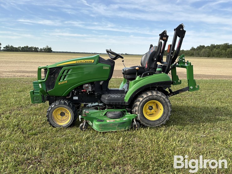 2017-john-deere-1023e-image-8