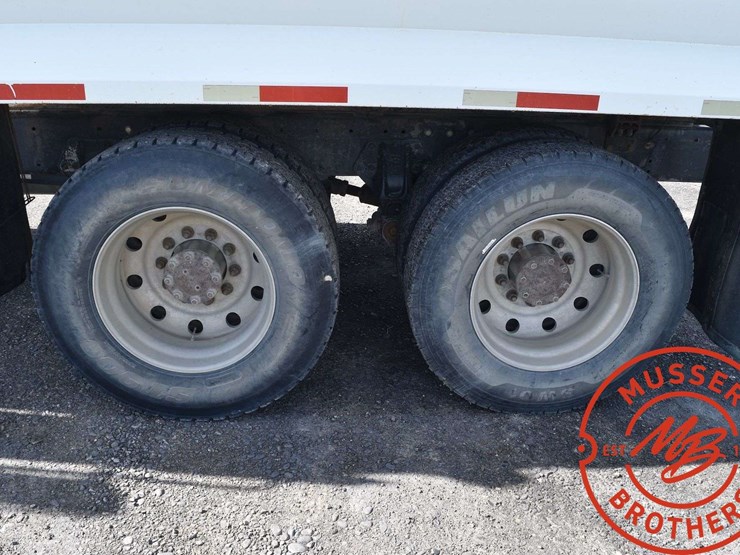 1994-peterbilt-379-image-24