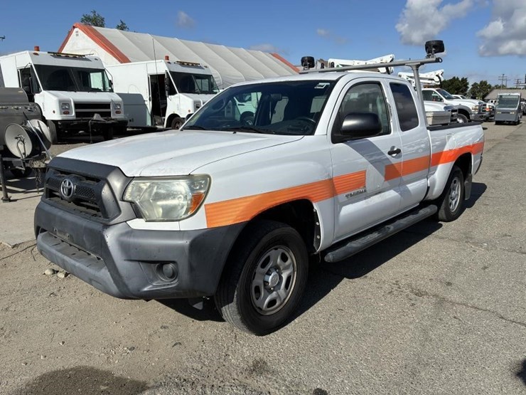 2013-toyota-tacoma-image-1