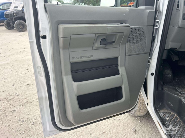 2023-ford-e450-image-11