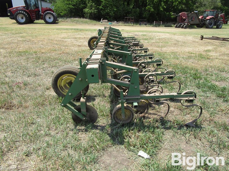 john-deere-825-image-8