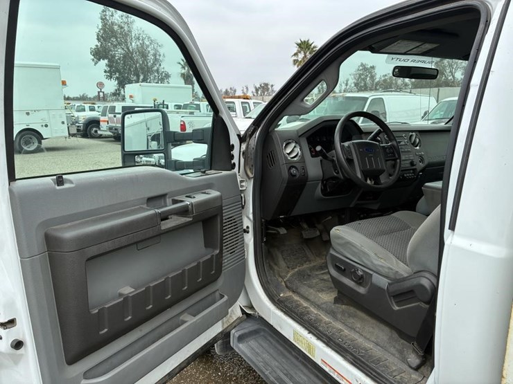 2011-ford-f550-image-11