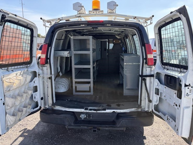 2004-chevrolet-express-2500-image-19