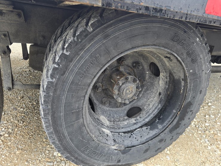 2001-freightliner-fl60-image-81