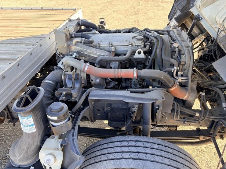2017-isuzu-nrr-image-11